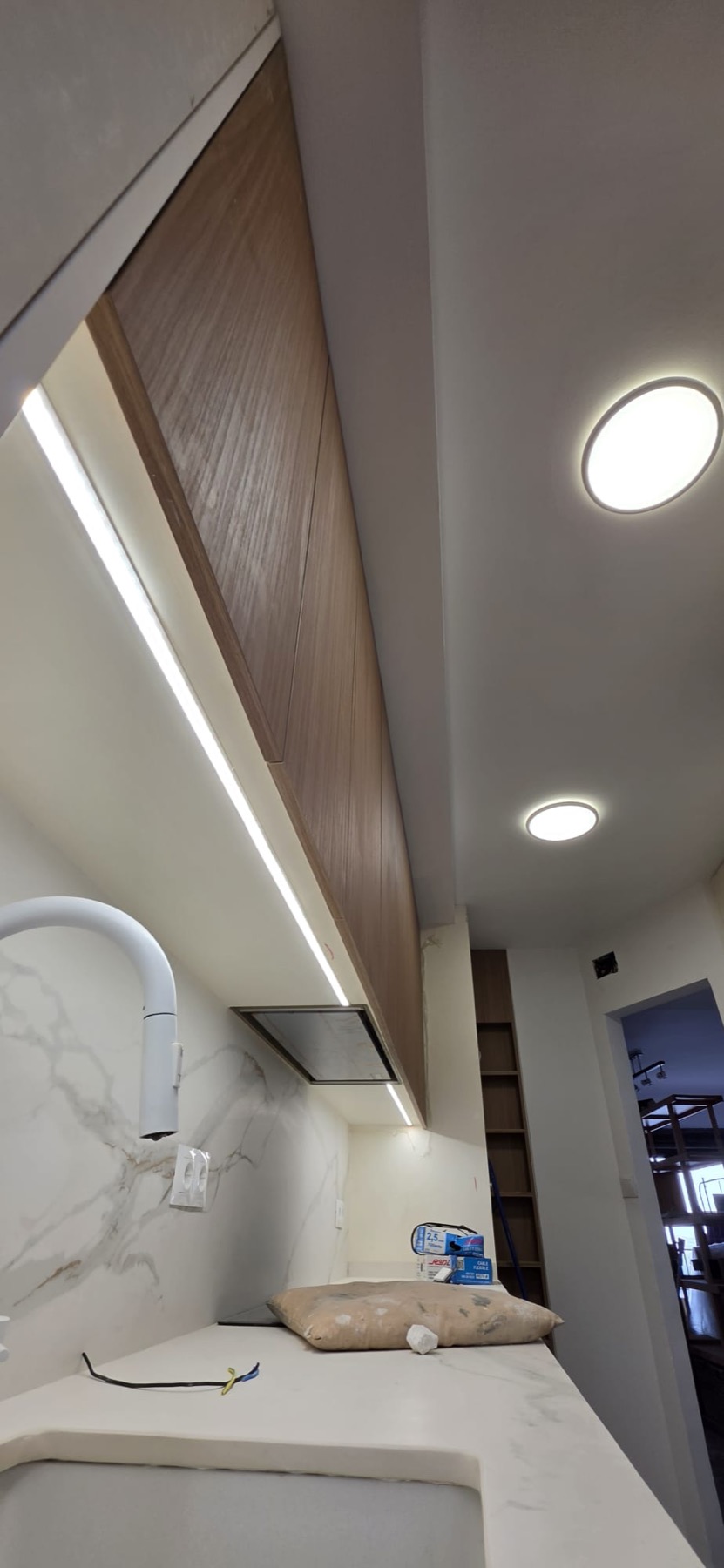 Iluminación led integrada en una cocina
